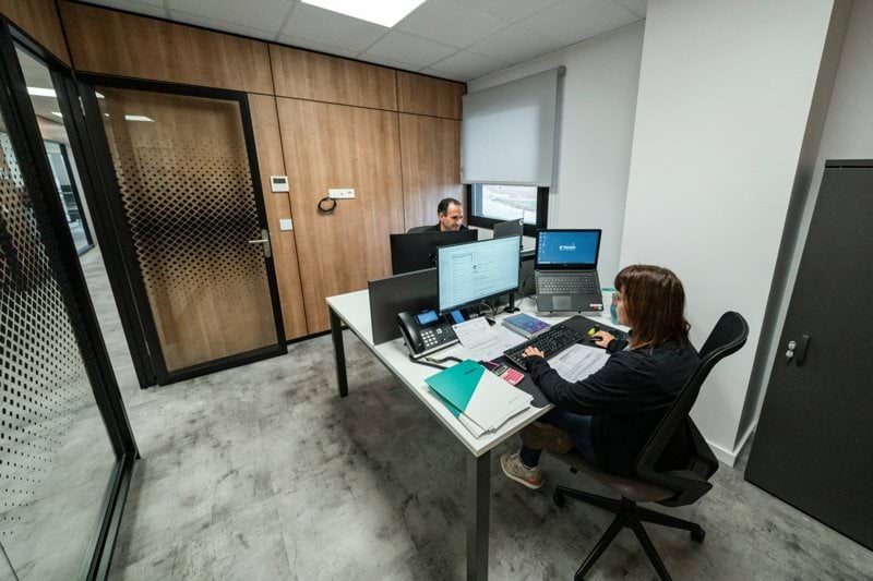 ADMINISTRATIU/VA DE GESTIÓ DE COMUNITATS image