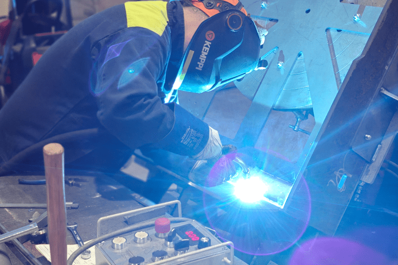 Kokoonpanohitsaaja ja robottihitsaaja Tamminiitylle image