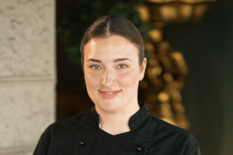 En varm allroundperson med köksvana (60%) image