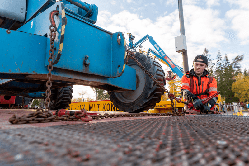 Lavettiyhdistelmänkuljettaja image