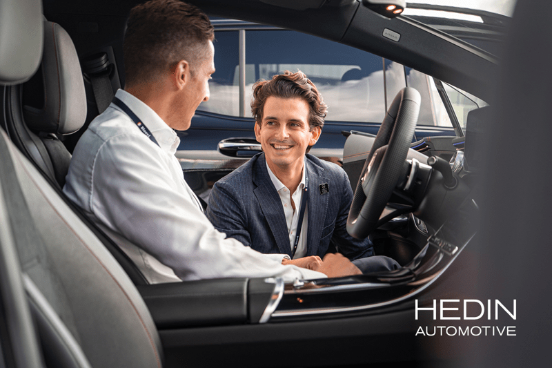 Conseiller de vente automobiles d'occasion image