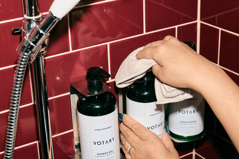 Hotellstädare till hotell utanför Södertälje image