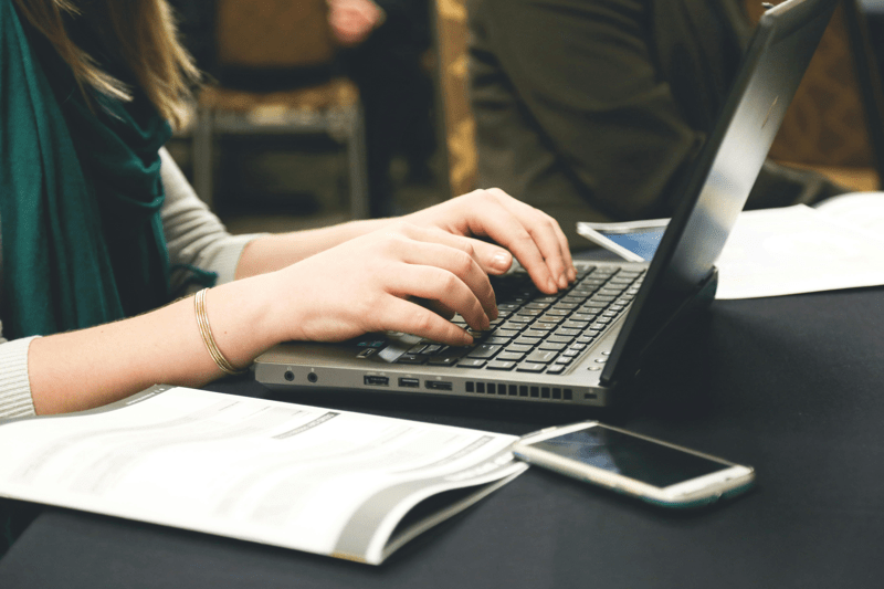 Copywriter (m/w/d) - 100% image