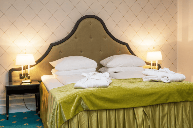 Hotel Bristol søker Nattresepsjonist image