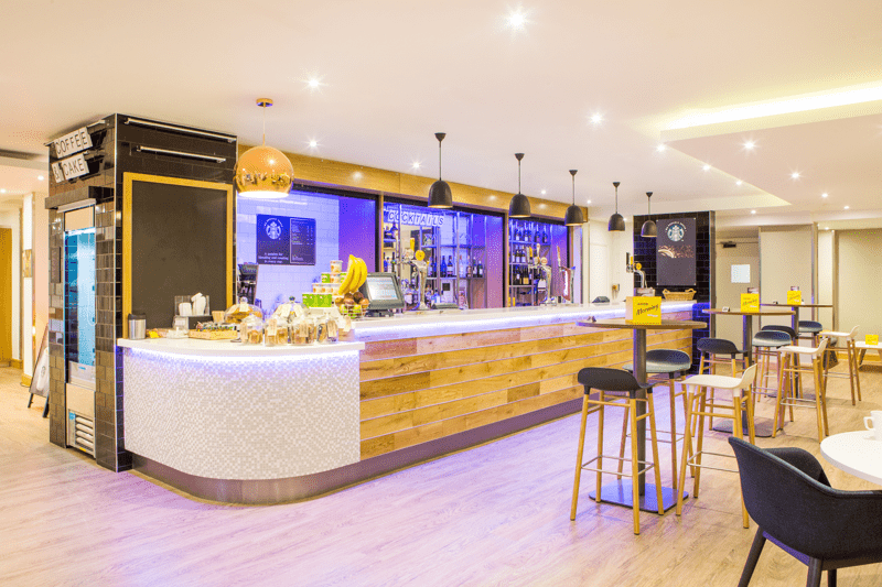 Food and Beverage Assistant image