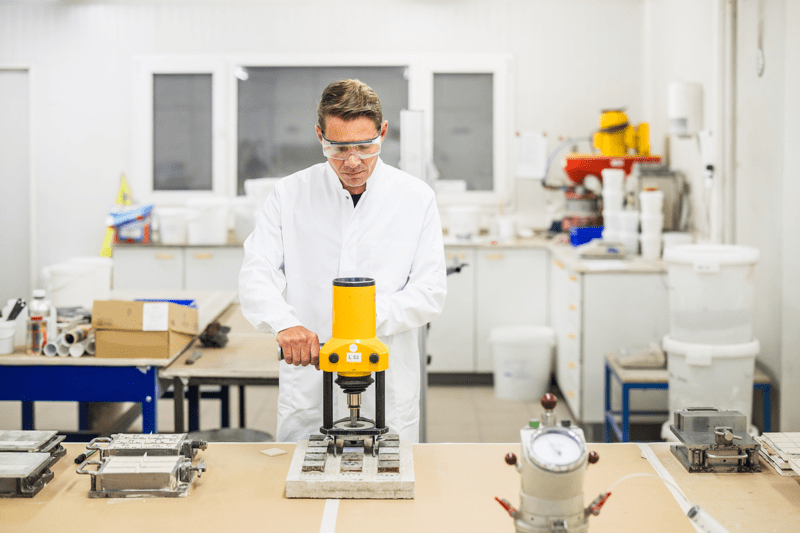 Labomedewerker Kwaliteitscontrole (QC) image