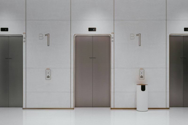 Hissien vika-asiantuntijoita, Helsinki image