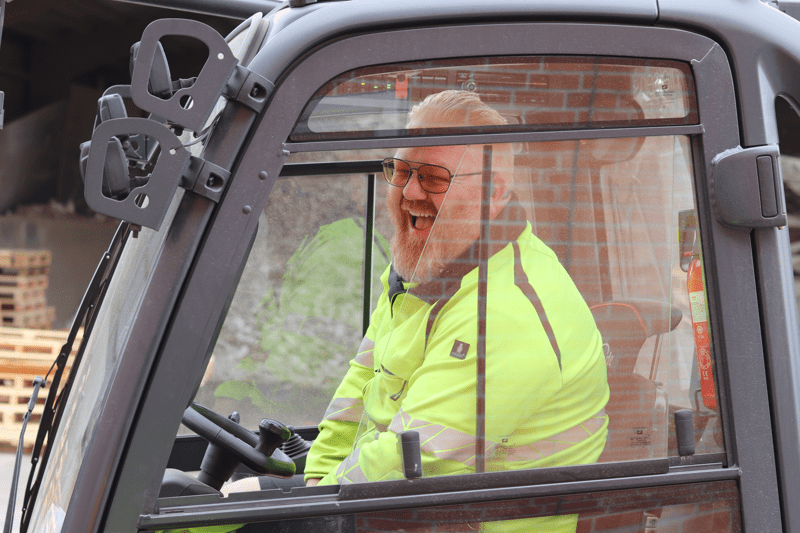 Senior Hub Operative image