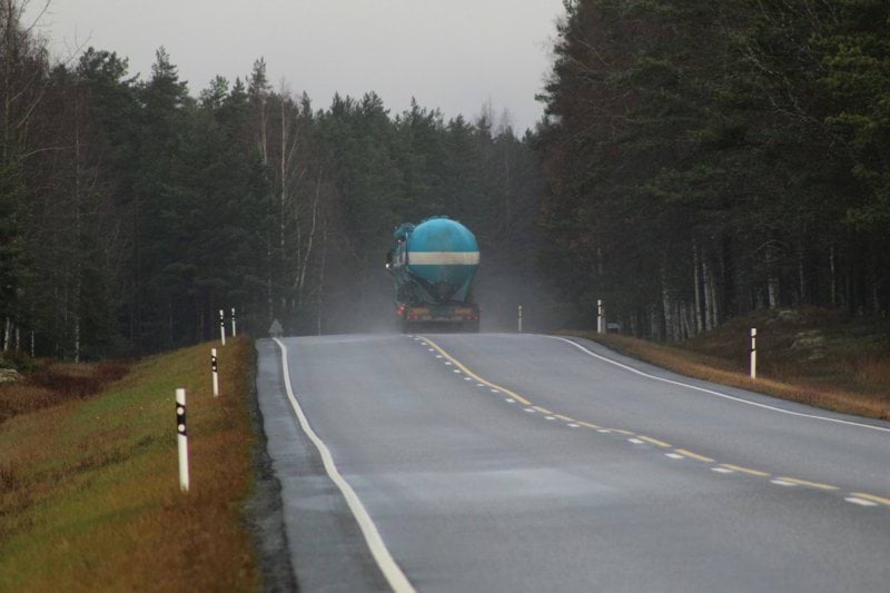 Vi söker skicklig CE-förare för tanktransporter av kemikalier image