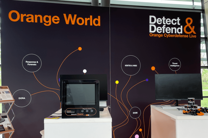 Ein Messestand der Orange World