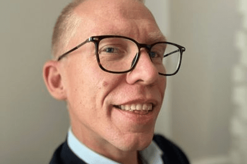 Porträttbild av en Advania-medarbetare som ler mot kameran