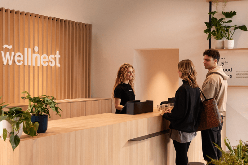 Filialalltag bei wellnest – freundlicher Kundenkontakt