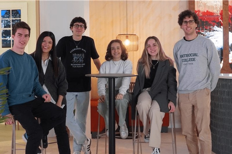 Foto de jóvenes de HMY