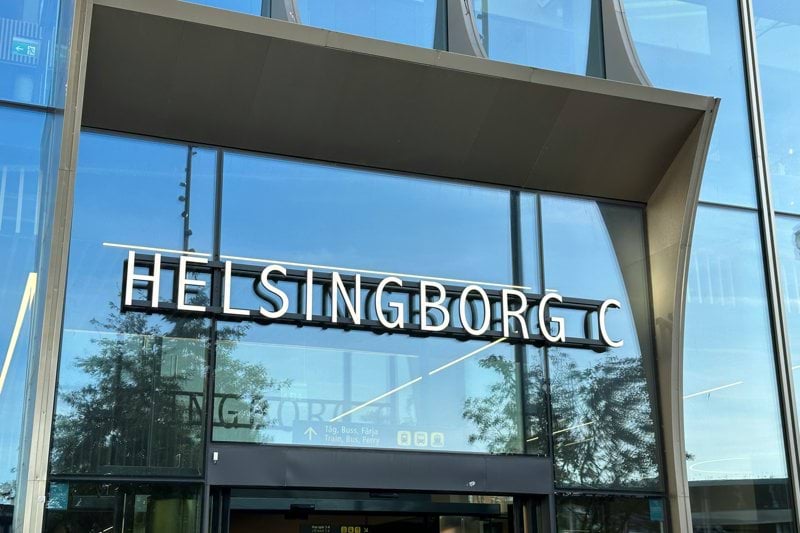 a large glass building with a sign that says helsingburgc