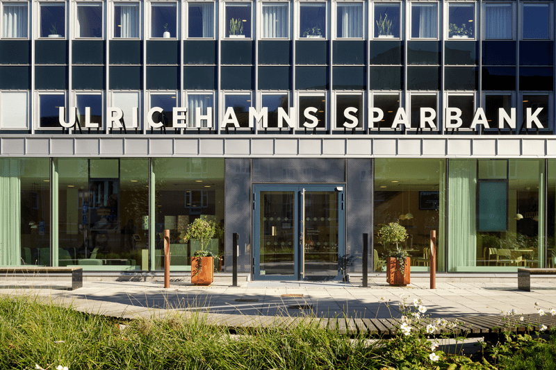 bild på sparbankshusets entré