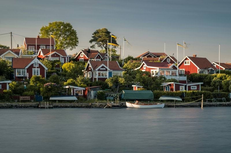 houses near body of water