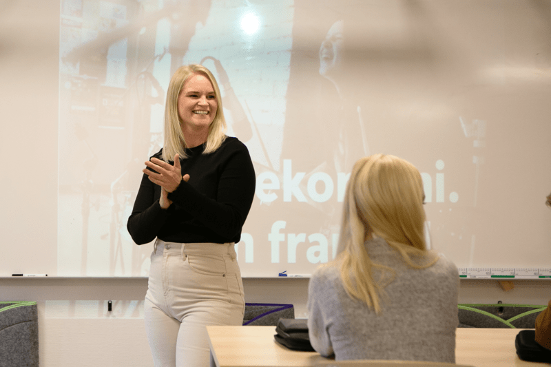 Bild från klassrum när vi är ute och föreläser i skolan om ekonomi