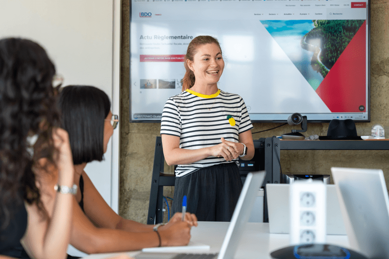 Collaborateurs en réunion