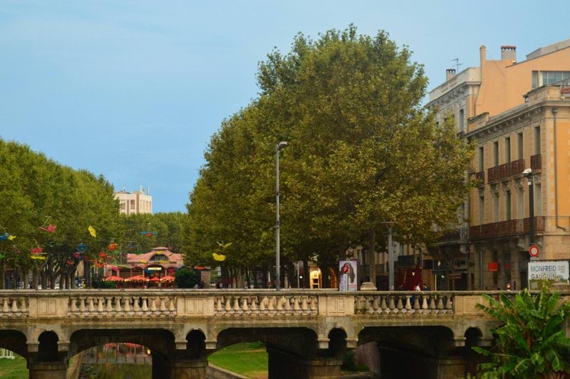 A bridge over a river in a city