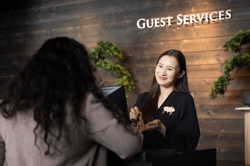 Guest service agent serving the Arctic TreeHouse Hotel Guest.