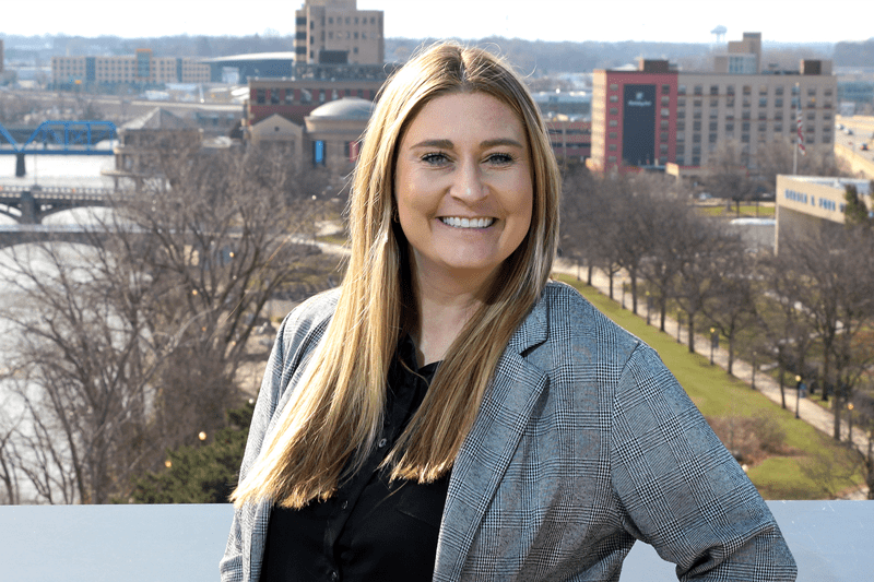 employee portrait of lauren