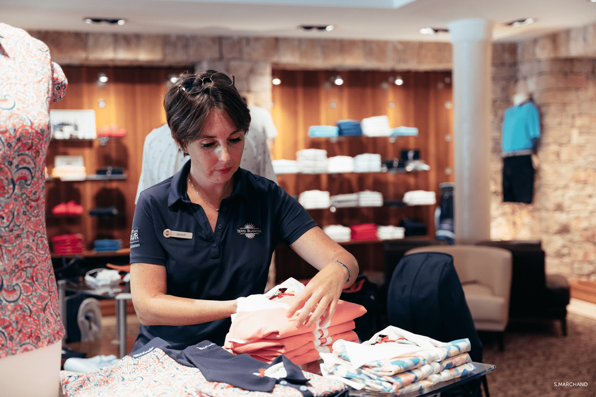 Hôte d'Accueil  et Vendeur Boutique Proshop (H/F)