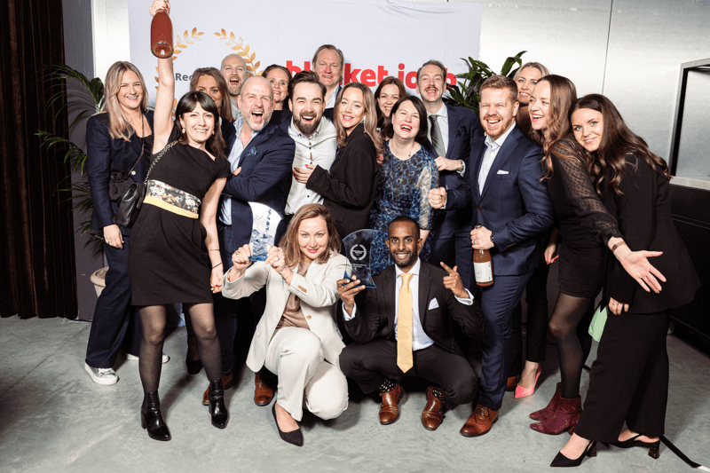 Procruitments team firar utmärkelserna 'Årets rekryteringsföretag' och 'Årets raket' tillsammans vid Recruitment Awards 2023.